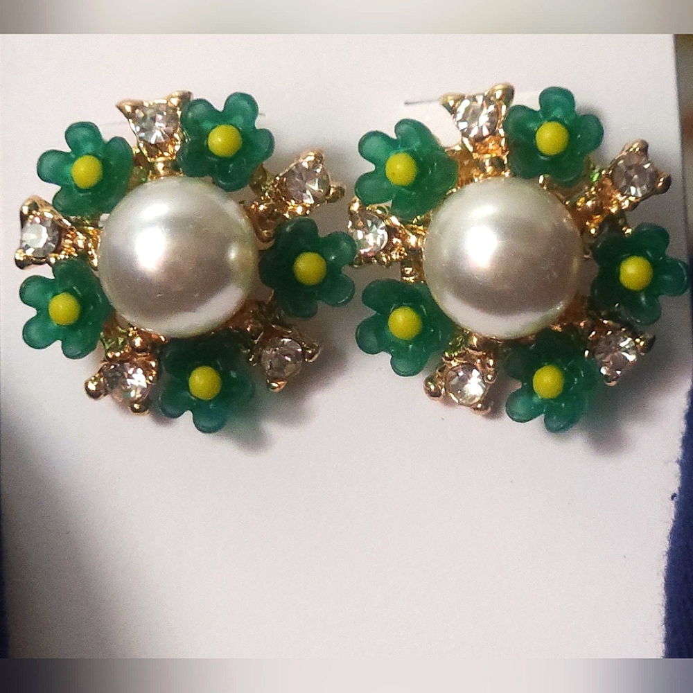 Beautiful Green Flower Earrings